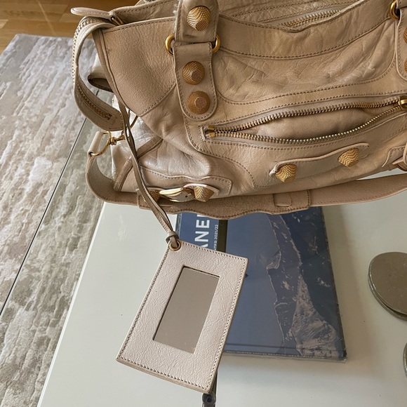 Balenciaga white city bag with gold detailing. Large size. - Picture 10 of 16